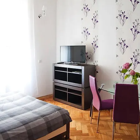 Apartment In The Centre Of Lviv Exterior photo