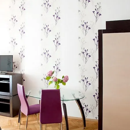 Apartment In The Centre Of Lviv Exterior photo