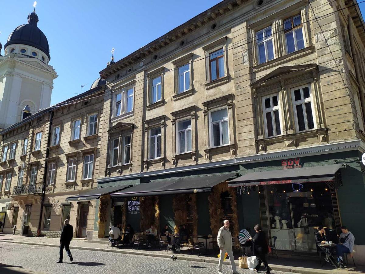 In The Centre Of Apartment
